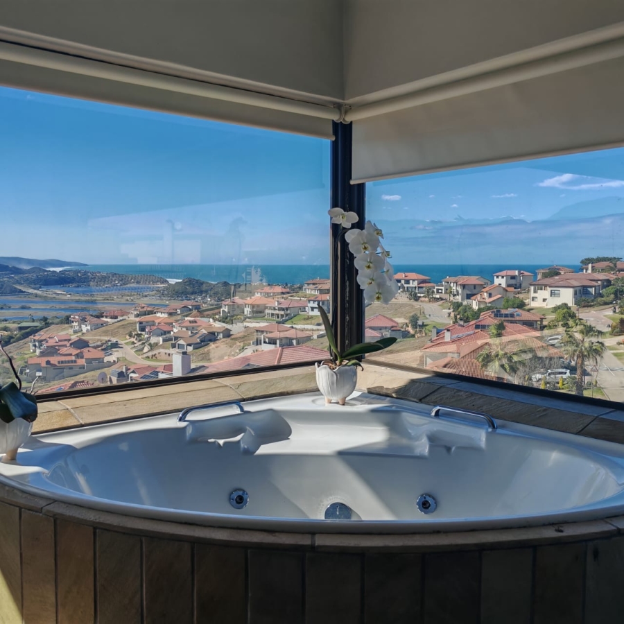 5 Bedroom Property for Sale in Avonddans Western Cape